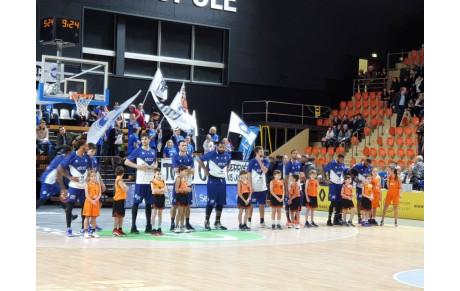 Présentation des équipes lors du match de la JDA Dijon Basket vs Roanne 